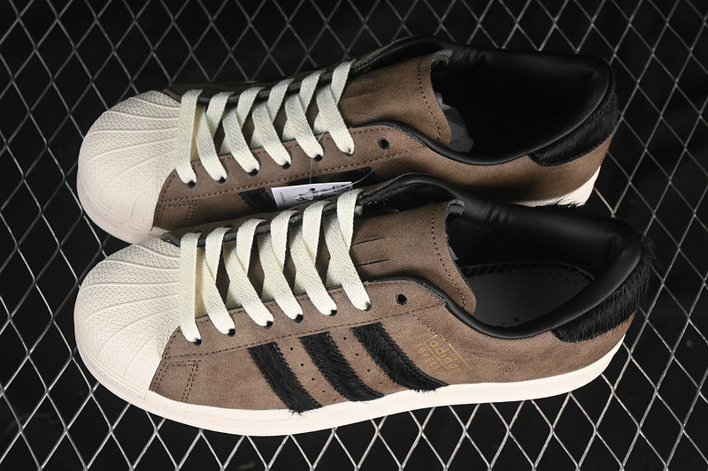 Superstar brown white black