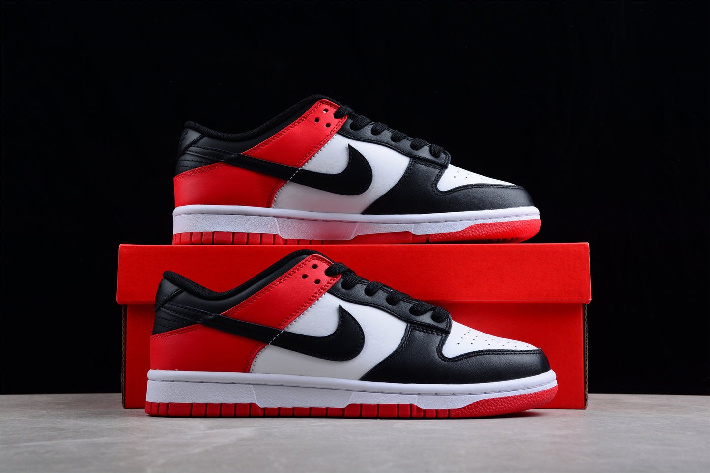 Dunk Low black red