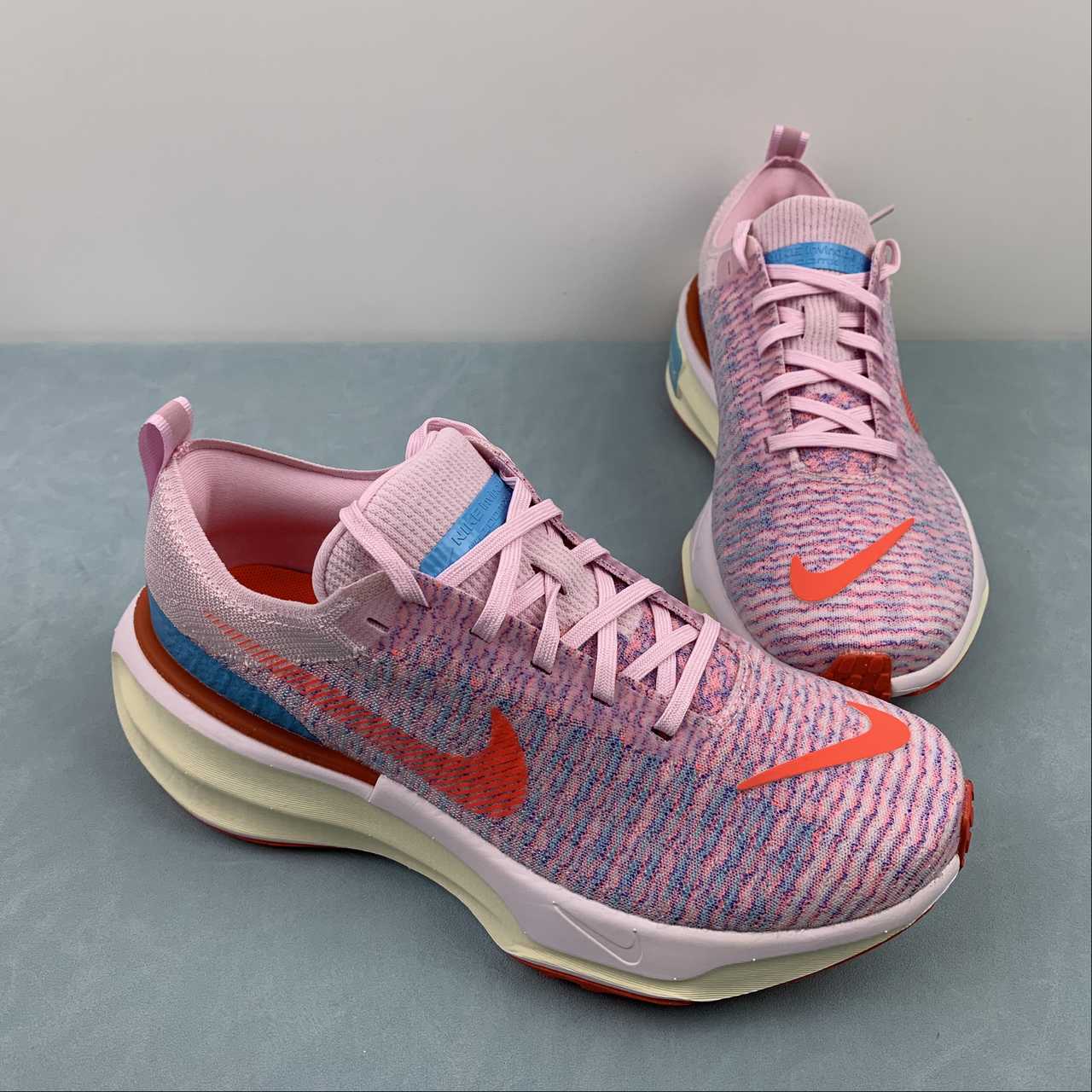Zoom Invincible pink foam