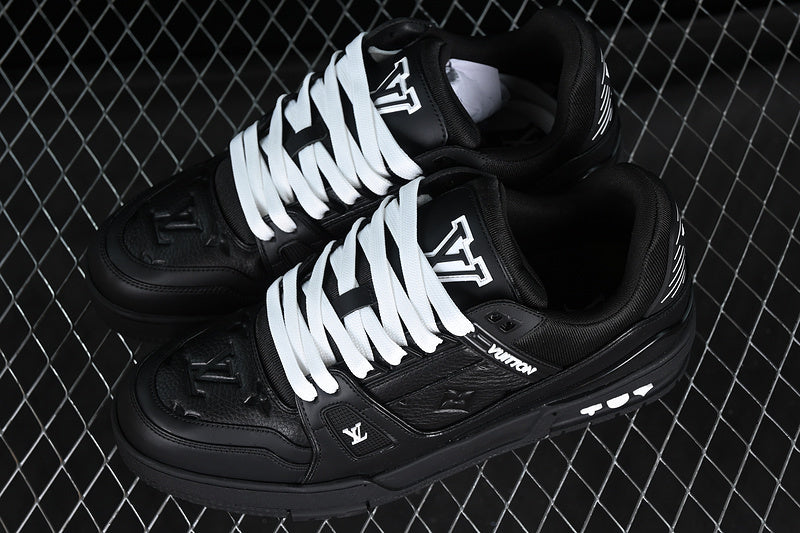 LV trainer black white