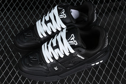 LV trainer black white