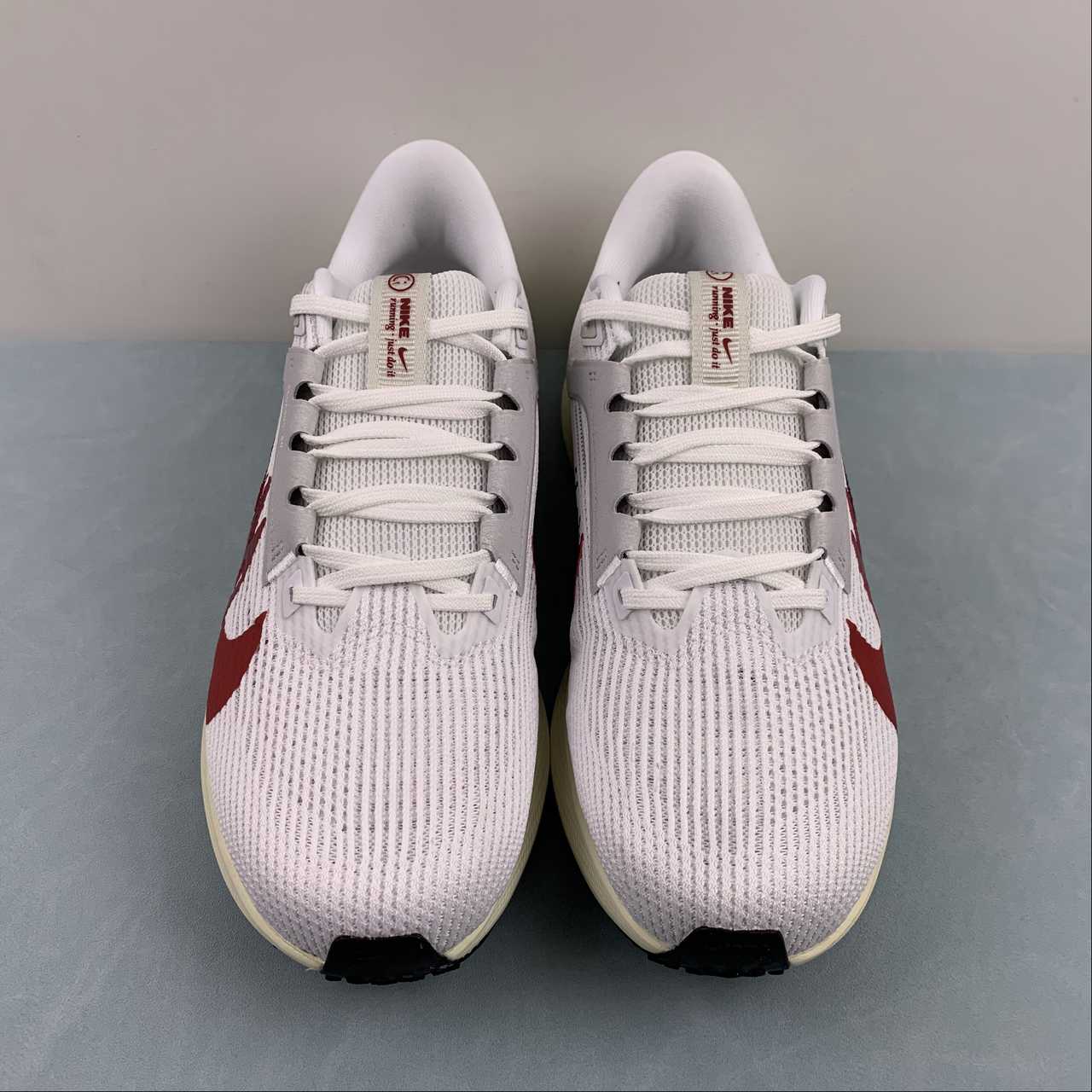Zoom Pegasus 40 white redtones
