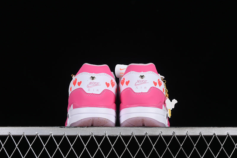 Air Max 1 fucsia hearts