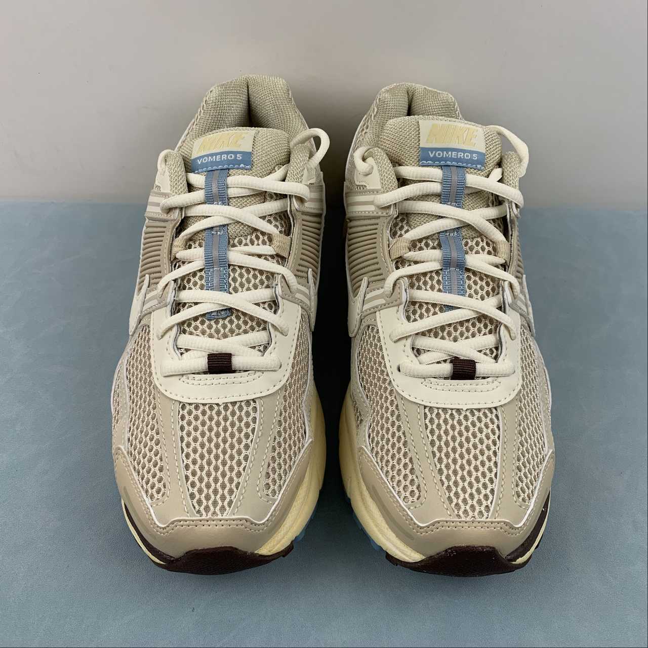 Zoom Vomero 5 sand