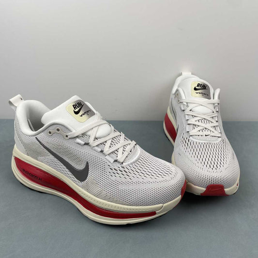Zoom Vomero 18 white red