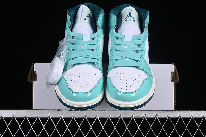 Jordan 1 Mid bleached turquoise
