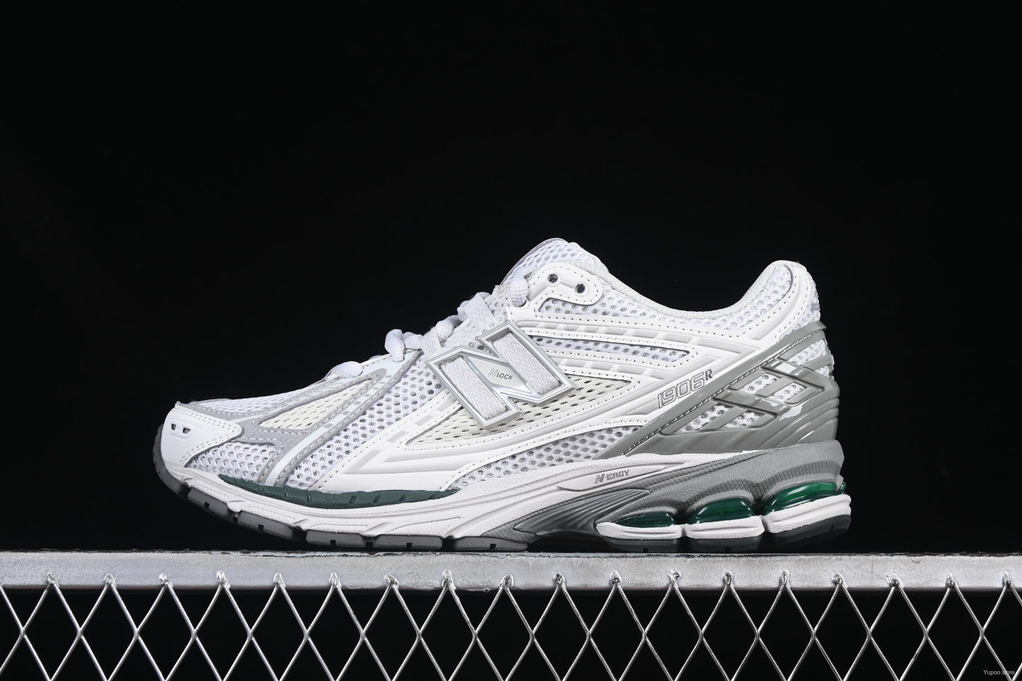 New Balance 1906R white light grey