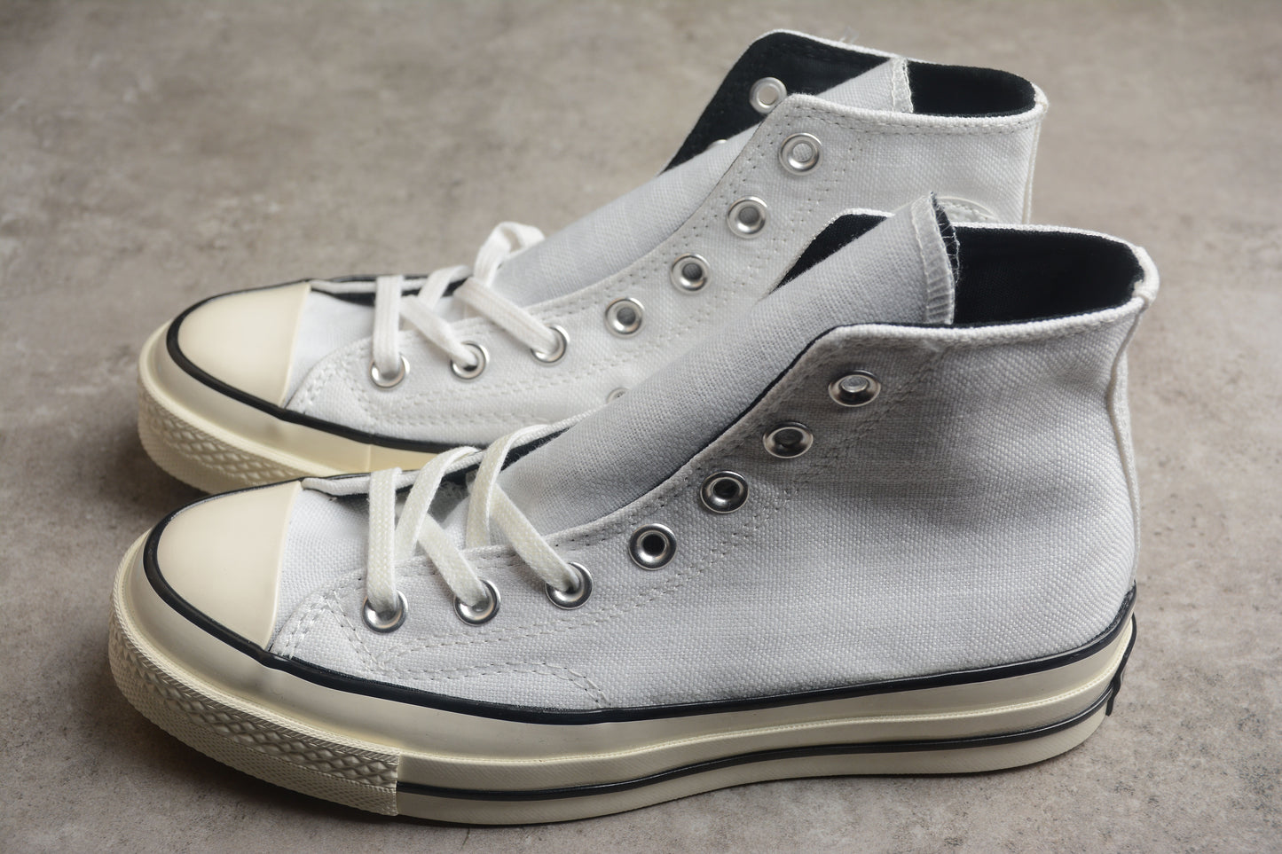 Converse washed grey