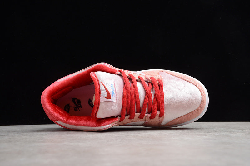 Dunk Low strangelove